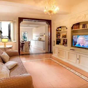 Dama Charming 100m From Piazza Del Campo Apartment